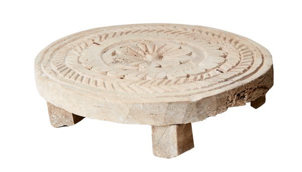 Vintage Indická podložka kruhového tvaru so vzorom mandaly zo starého dreva.