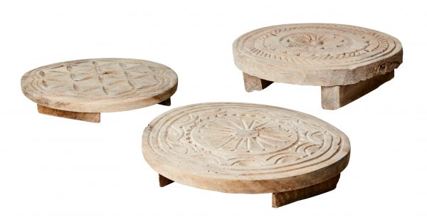 Vintage Indická podložka kruhového tvaru so vzorom mandaly zo starého dreva.