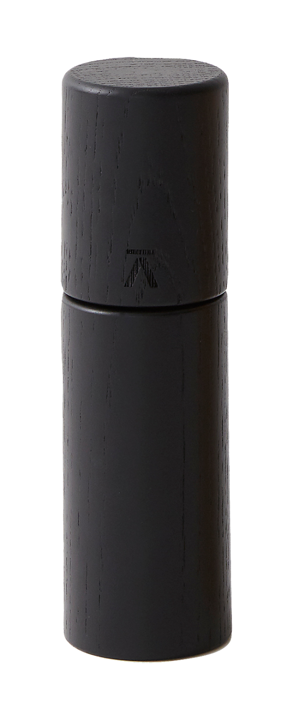Nádherný dizajnový mlynček na soľ a korenie v tvare valca z dubového dreva v čiernej alebo prírodnej farbe.