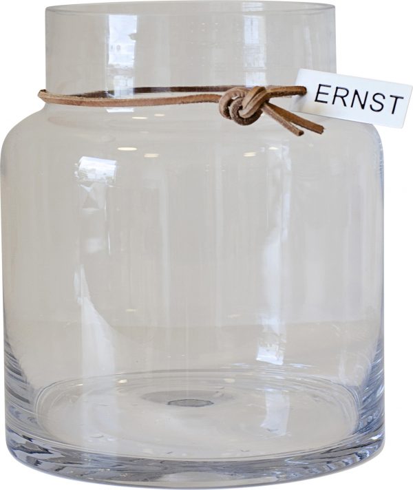 Sklenená priezračná váza v tvare valca s jemným hrdlom previazaným koženou šnúrkou vysoká 18 cm.