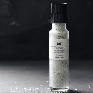 Delikatesa soľ PARMESAN CHEESE & BASIL od Nicolas Vahé v praktickom a dizajnovom mlynčeku v objeme 320 g.