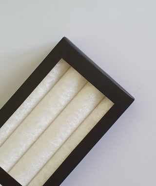 Stearínová sviečka s nádhernou štruktúrou vysoká 25 cm.
