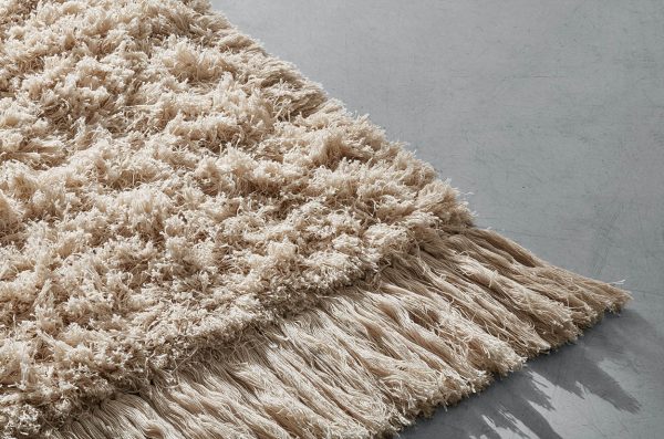 Bavlnený koberec SIIMES je ideálnym doplnkom do každého interiéru, je mäkkučký a príjemný na dotyk