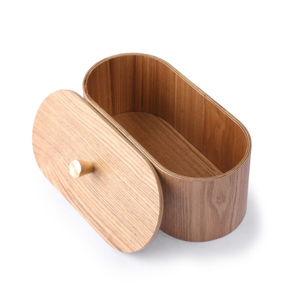 Krásny drevený úložný box ideálny na šperky, čistiace tampóniky a iné potrebné veci v kúpeľni.