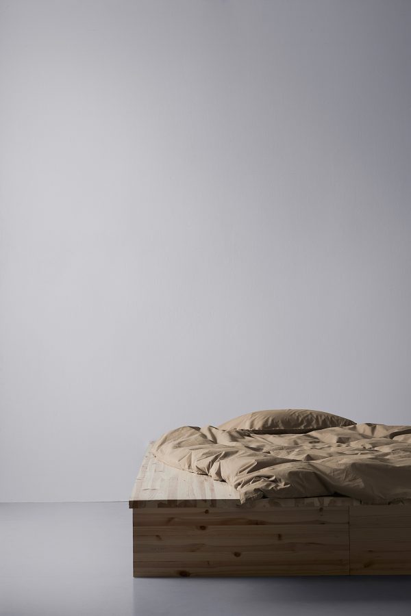 Krásna nadýchaná organická posteľná bielizeň v oat farbe, ktorá bude nádherne sedieť na vašu posteľ v škandinávskej spálni