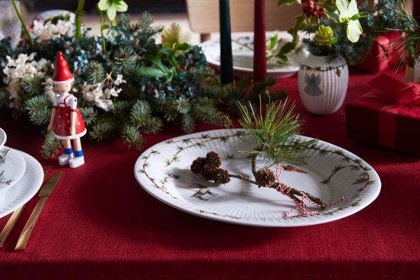 Porcelánový biely oválny tanier na štedrovečerné stolovanie s vianočným motívom