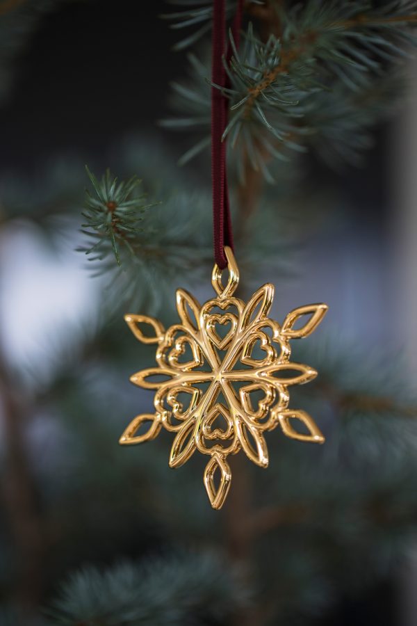 Zlatá vianočná ozdoba ideálna na dozdobenie adventného venca alebo vianočného stromčeka.