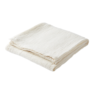 Štýlový bavlnený obrus bielej farby o rozmeroch 220 x 140 cm.
