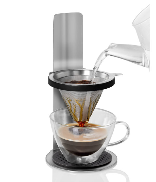 Moderný kávovar na prekvapkávanie z nehrdzavejúcej ocele s nastaviteľnou výškou pre nádobu do 18 cm a s jemným filtrom o priemere 11,8 cm a výške 8 cm.