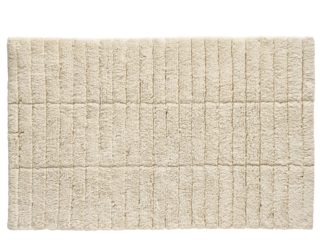 Kúpeľňová predložka zo 100% bavlny v béžovej farbe so vzorom imitujúcim kúpeľňové dlaždice. Veľkosť 80 x 50 cm.