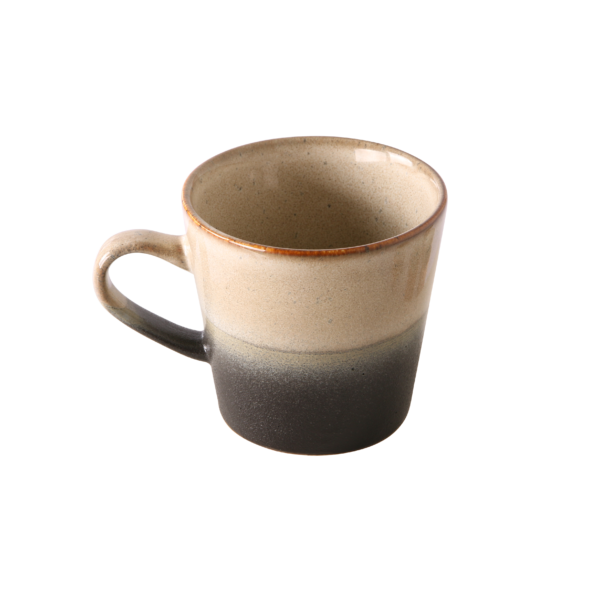 Dizajnový hrnček AMERICANO v zemitých farbách na kávu z kameniny inšpirovaný 70. rokmi. Ideálny do škandinávskej kuchyne. Objem 260 ml.