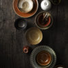 Kameninová miska MATCHA zo série Kyoto Ceramics inšpirovaná japonskými čajovými miskami v krásnych zemitých farbách o priemere 12,5 cm. Sada 3 ks.