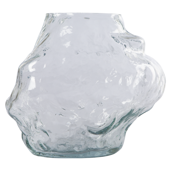 Sklenená váza organického a nepravidelného tvaru imitujúceho poletujúci obláčik. Každý kus je vlastne originál. Priemer 24,5 cm a výška 28 cm.